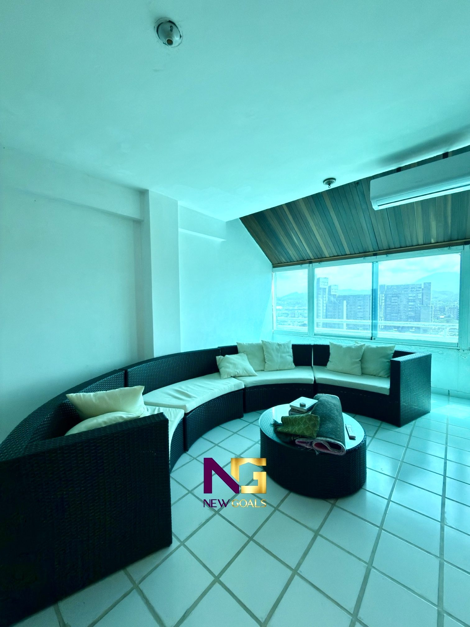 En-venta-PH-en-Urbanizacion-Jorge-Coll-Guatacare-Park-2