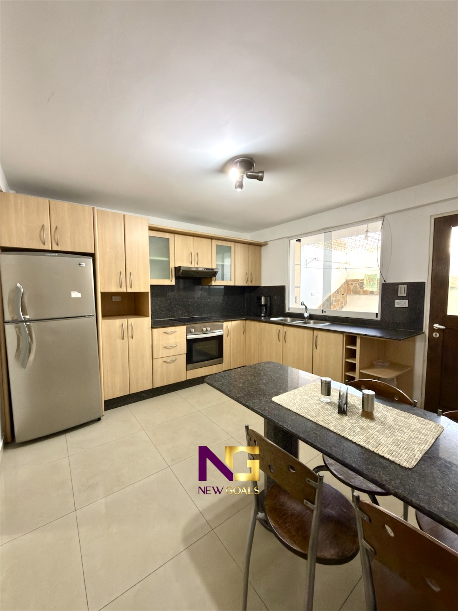 En-venta-townhouse-de-2-Hab.-en-Playa-el-Angel-TH-007-3