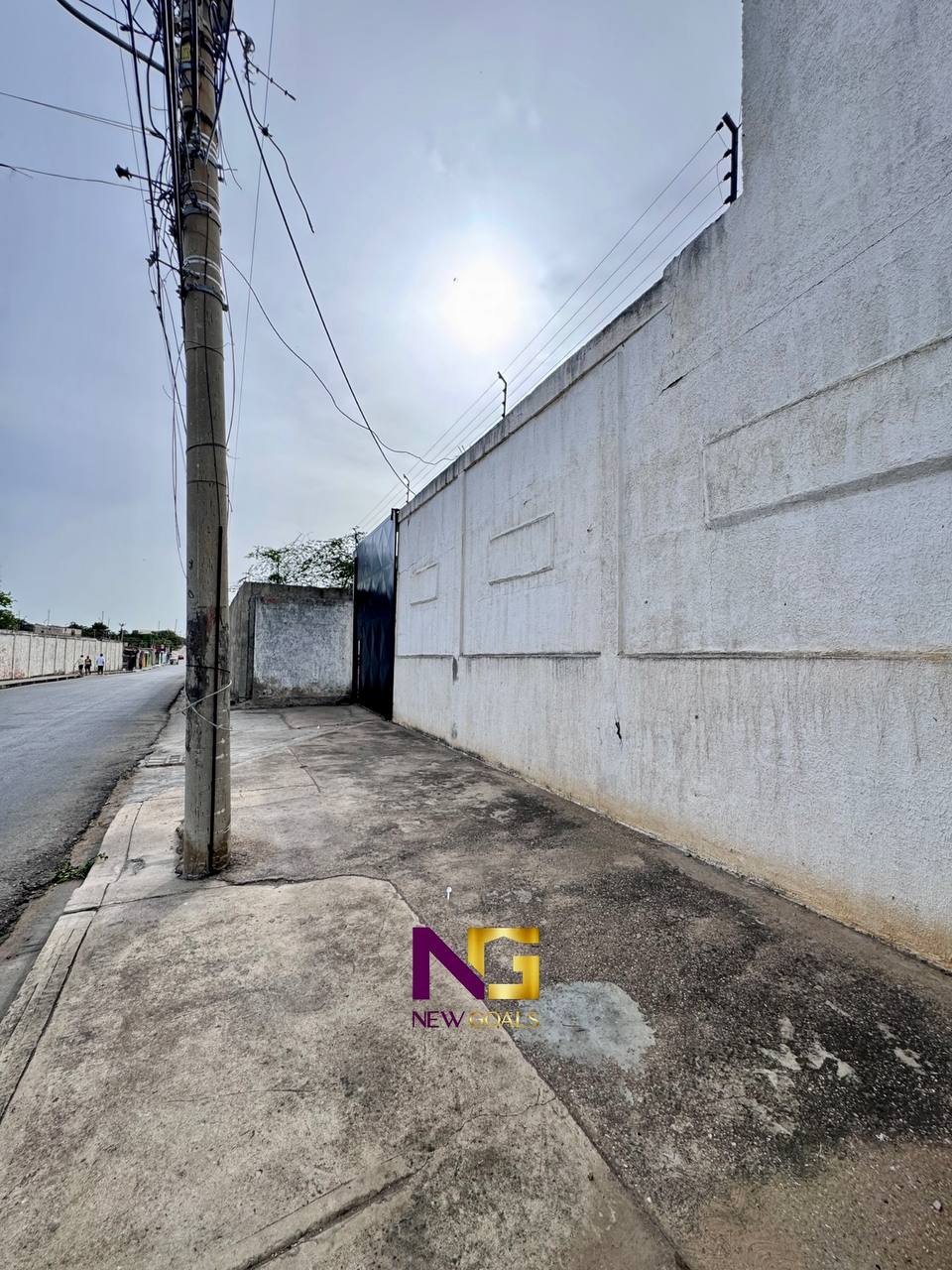 En-alquiler-galpones-en-la-Av.-Juan-Bautista-Arismendi-1