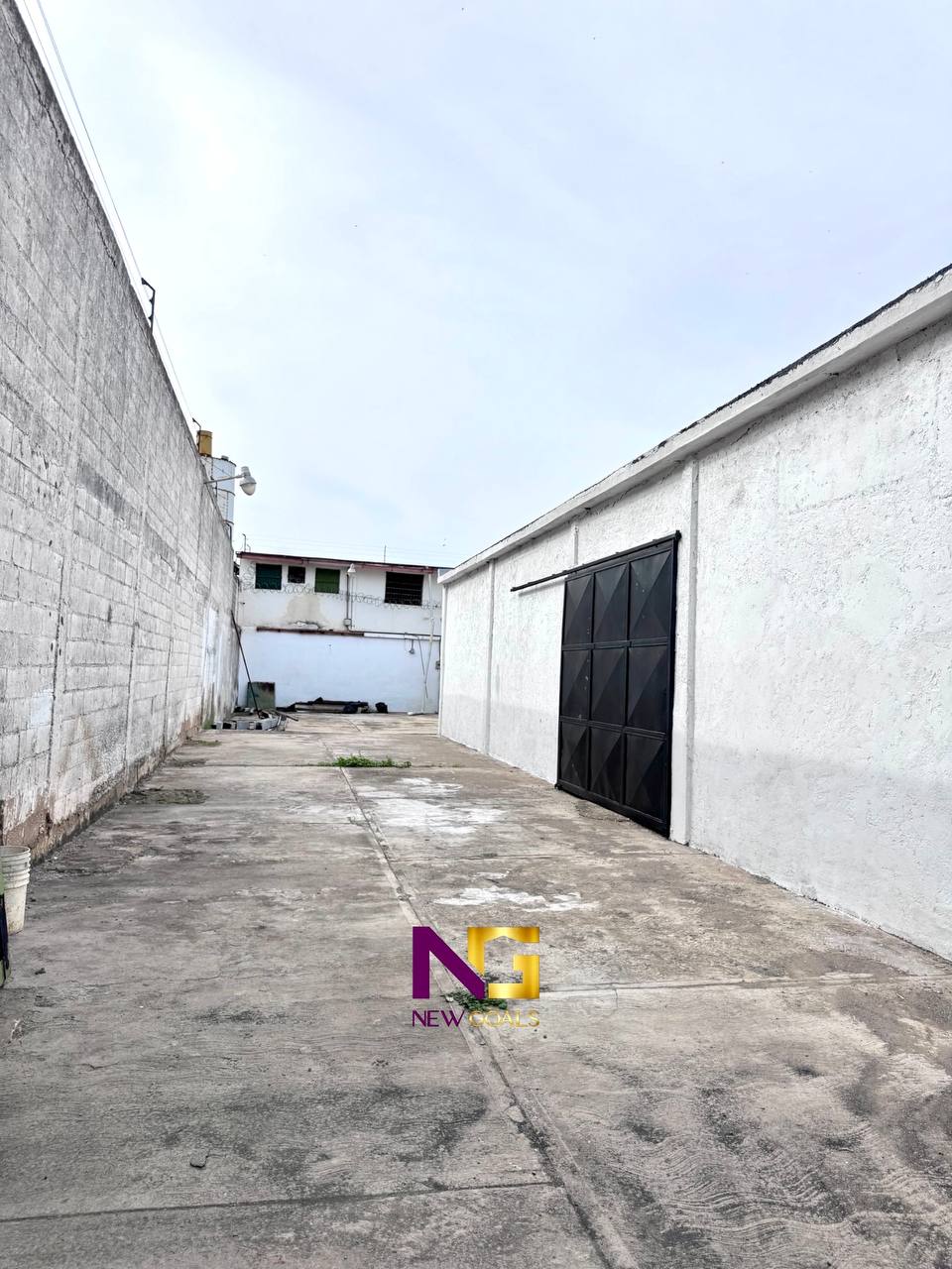 En-alquiler-galpones-en-la-Av.-Juan-Bautista-Arismendi-2